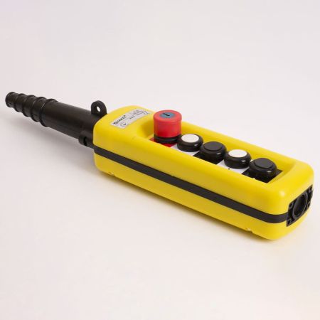 (505671) Пост тельферный 4 кнопки и стоп с ключом XAC-A4713К. TAKEL
