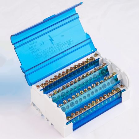 Шини в корпусі крос модуль 4х15 чотирирядна на 4 15 отвори 125А TAKEL 502975 Синя