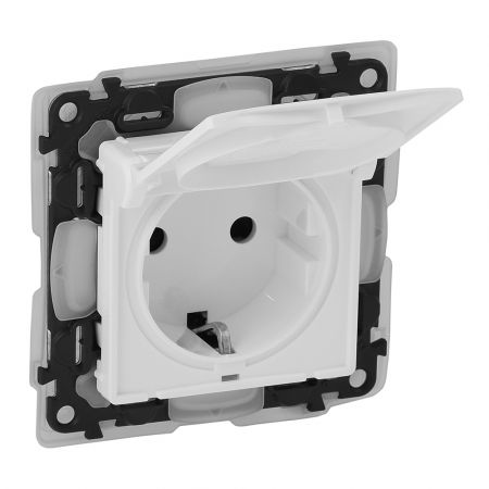 753119 Розетка с заземляющим контактом со шторками Valena LIFE IP44.белый.Legrand