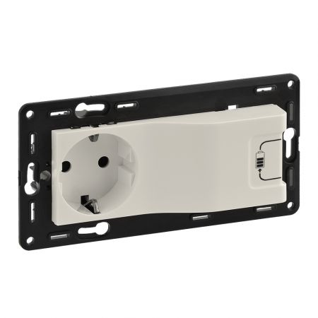 753210 Розетка с заземляющим контактом Valena LIFE 16А 250В для зарядки USB.слоновая кость.Legrand