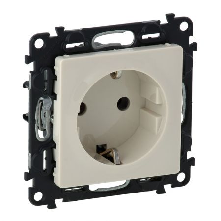 753520 Розетка с заземляющим контактом 16А 250В со шторками.слоновая кость.автоматические зажимы.Legrand